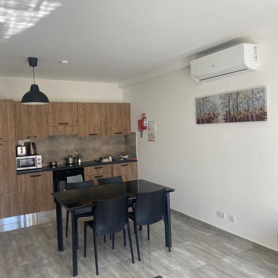 F10 Room 1, Private Double Room With Private Bathroom In Shared Flat Msida Dış mekan fotoğraf