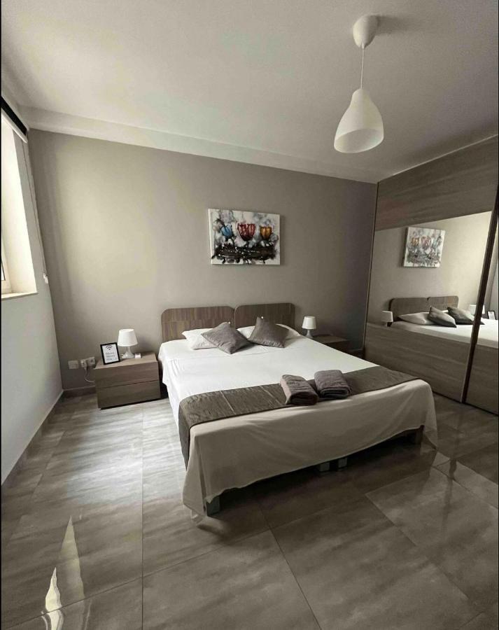 F10 Room 1, Private Double Room With Private Bathroom In Shared Flat Msida Dış mekan fotoğraf